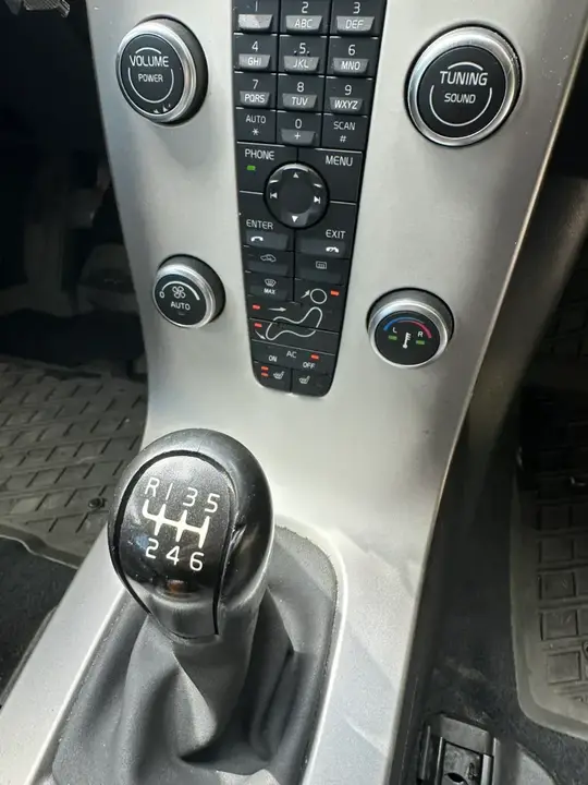 Volvo S40 2012 photo 3