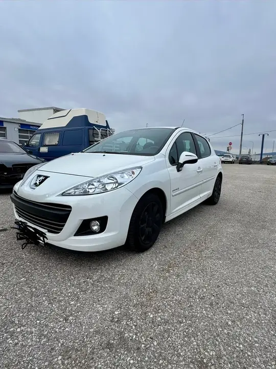 Peugeot 207 2010 photo 3