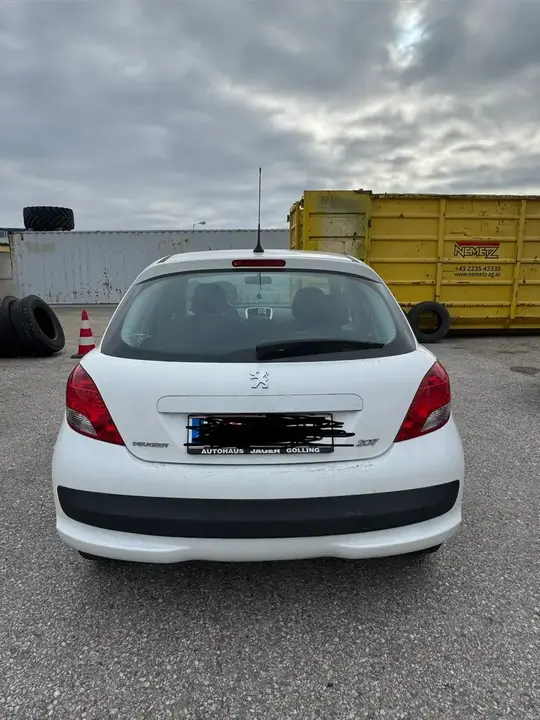 Peugeot 207 2010 photo 2