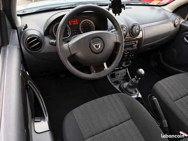 Dacia Duster 2012 photo 3