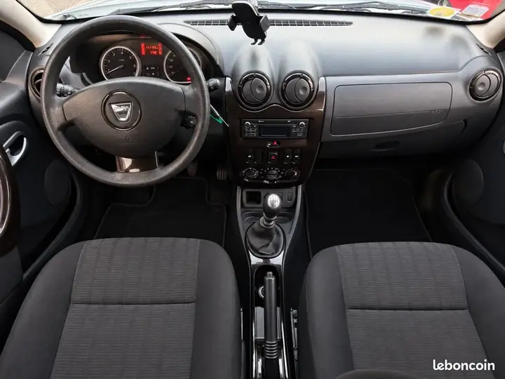 Dacia Duster 2012 photo 4