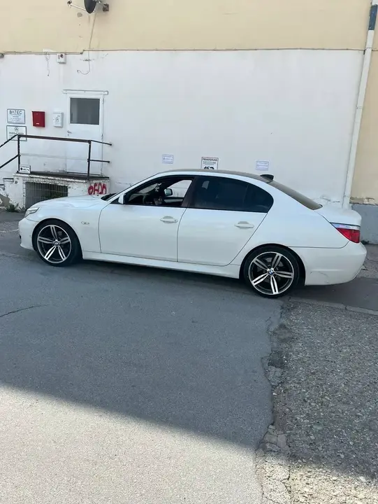 BMW 5Er-Reihe 520I 2008 photo 3