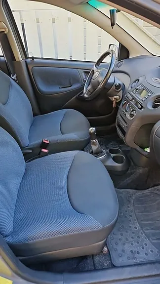 Toyota Yaris 2005 photo 2