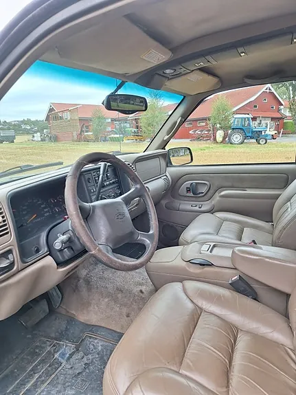 Chevrolet Suburban 2000 photo 4