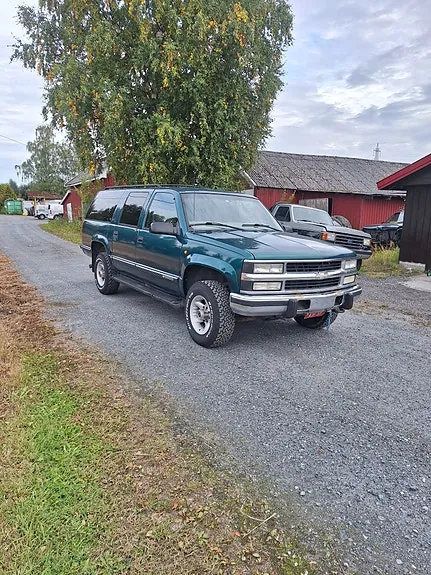 Chevrolet Suburban 2000 photo 2