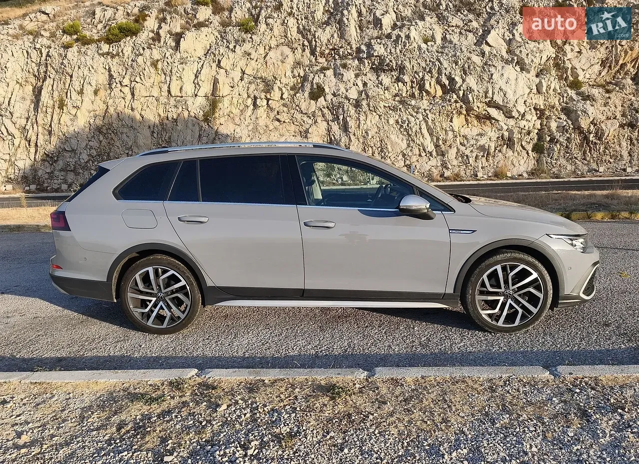 Volkswagen Golf 2023 photo 3