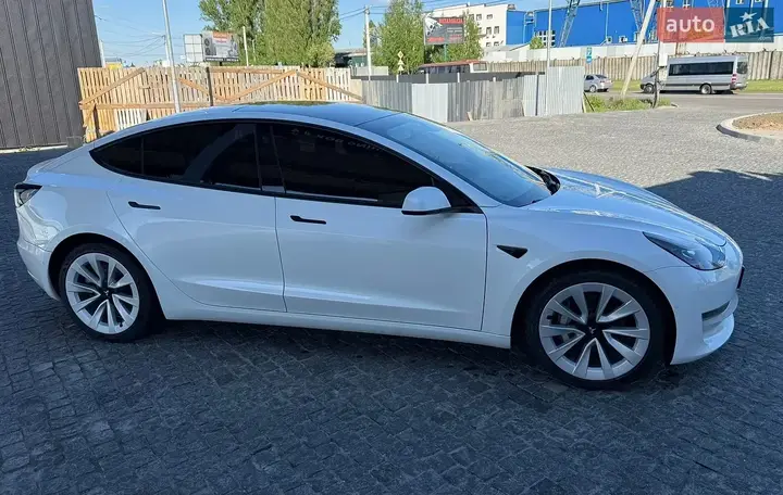 Tesla Model 3 2021 photo 3