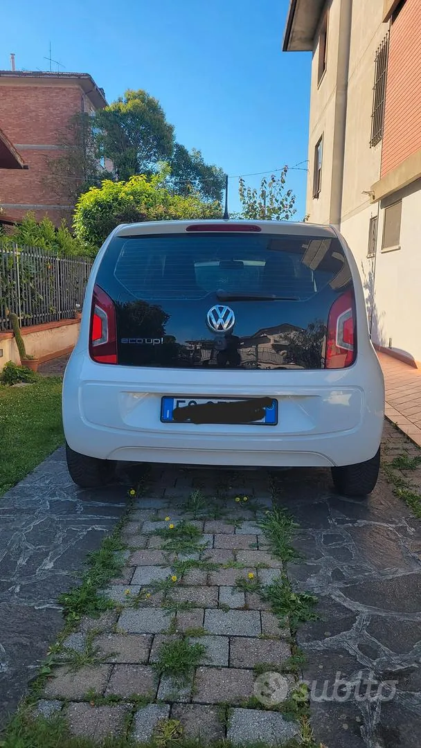 Volkswagen Up 2013 photo 3