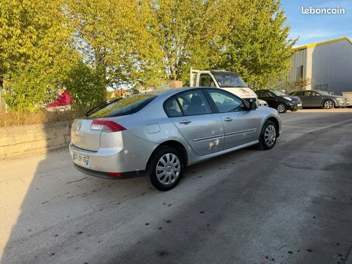Renault Laguna 2008 photo 3