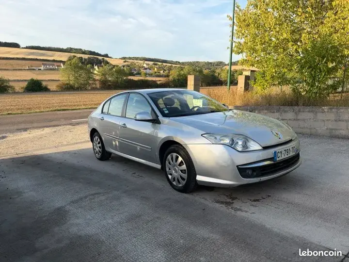 Renault Laguna 2008 photo 2