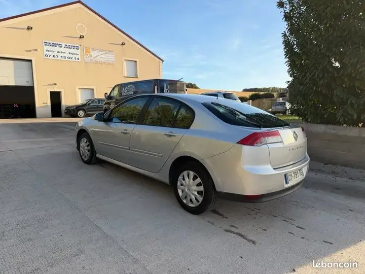 Renault Laguna 2008 photo 4