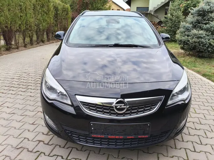 Opel Astra J 2011 photo 2