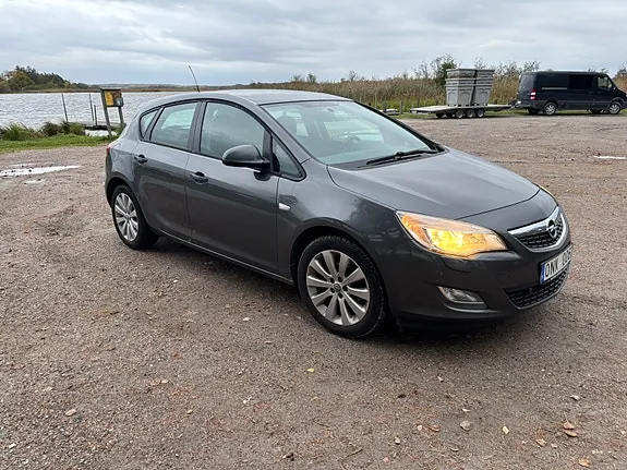 Opel Astra 2010 photo 3