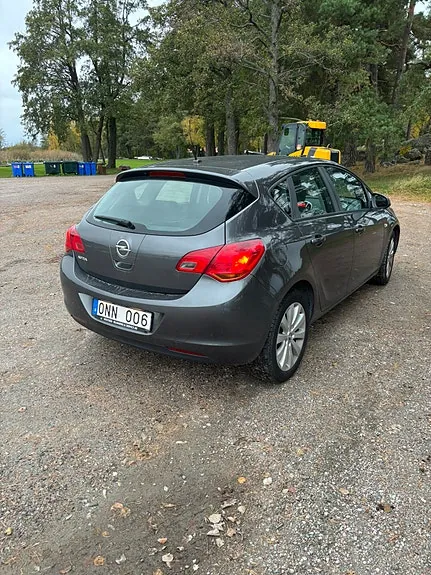 Opel Astra 2010 photo 5