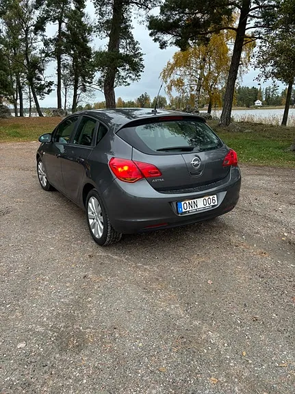 Opel Astra 2010 photo 4