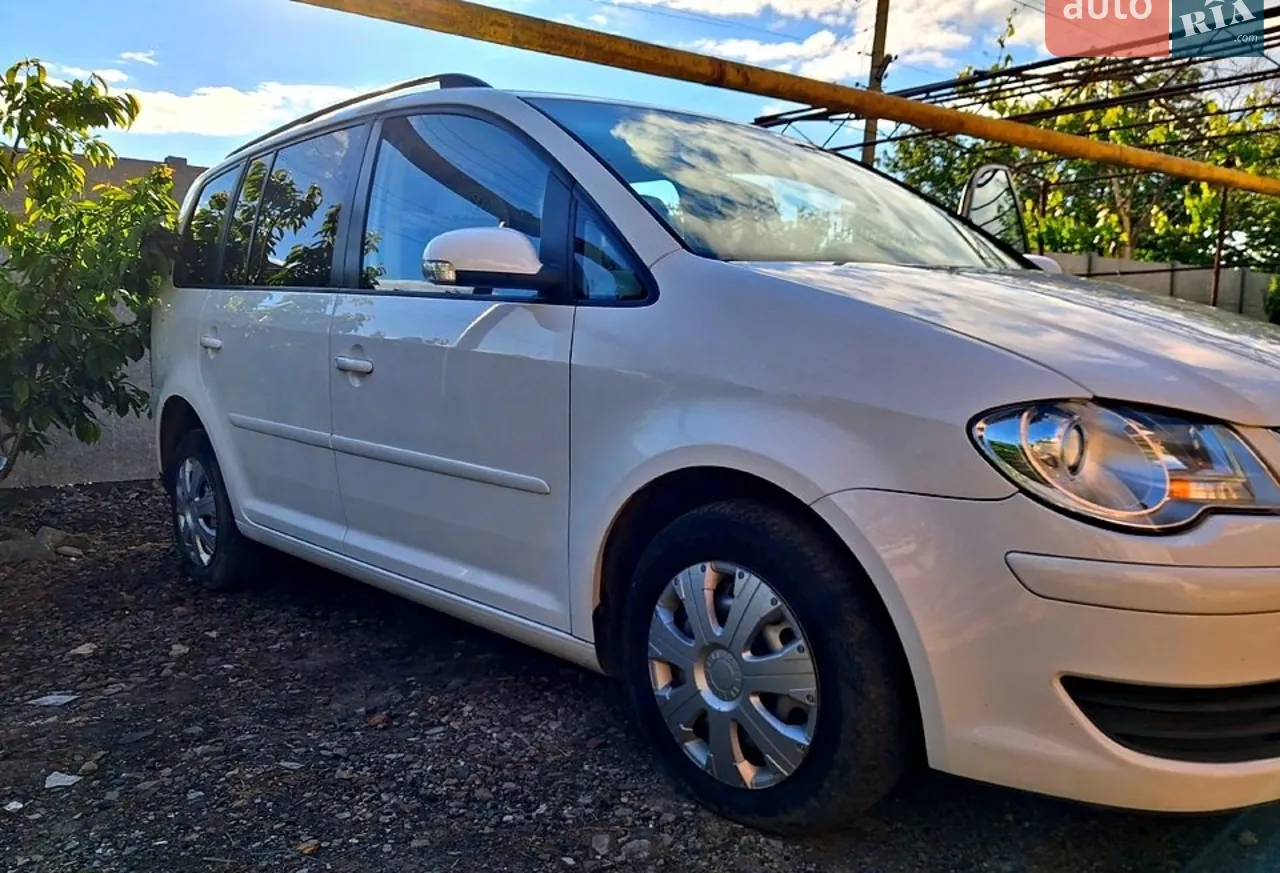 Volkswagen Touran 2008 photo 3