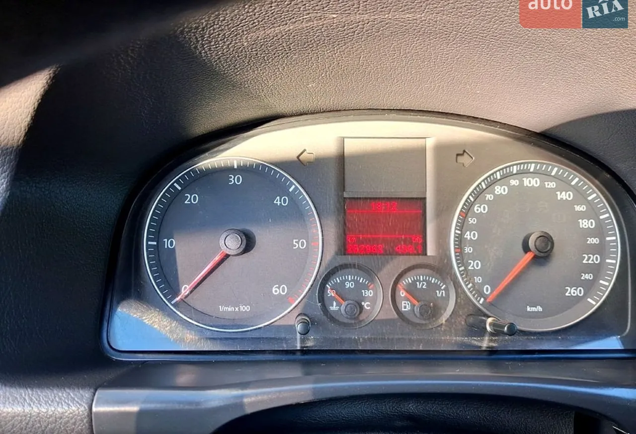 Volkswagen Touran 2008 photo 5