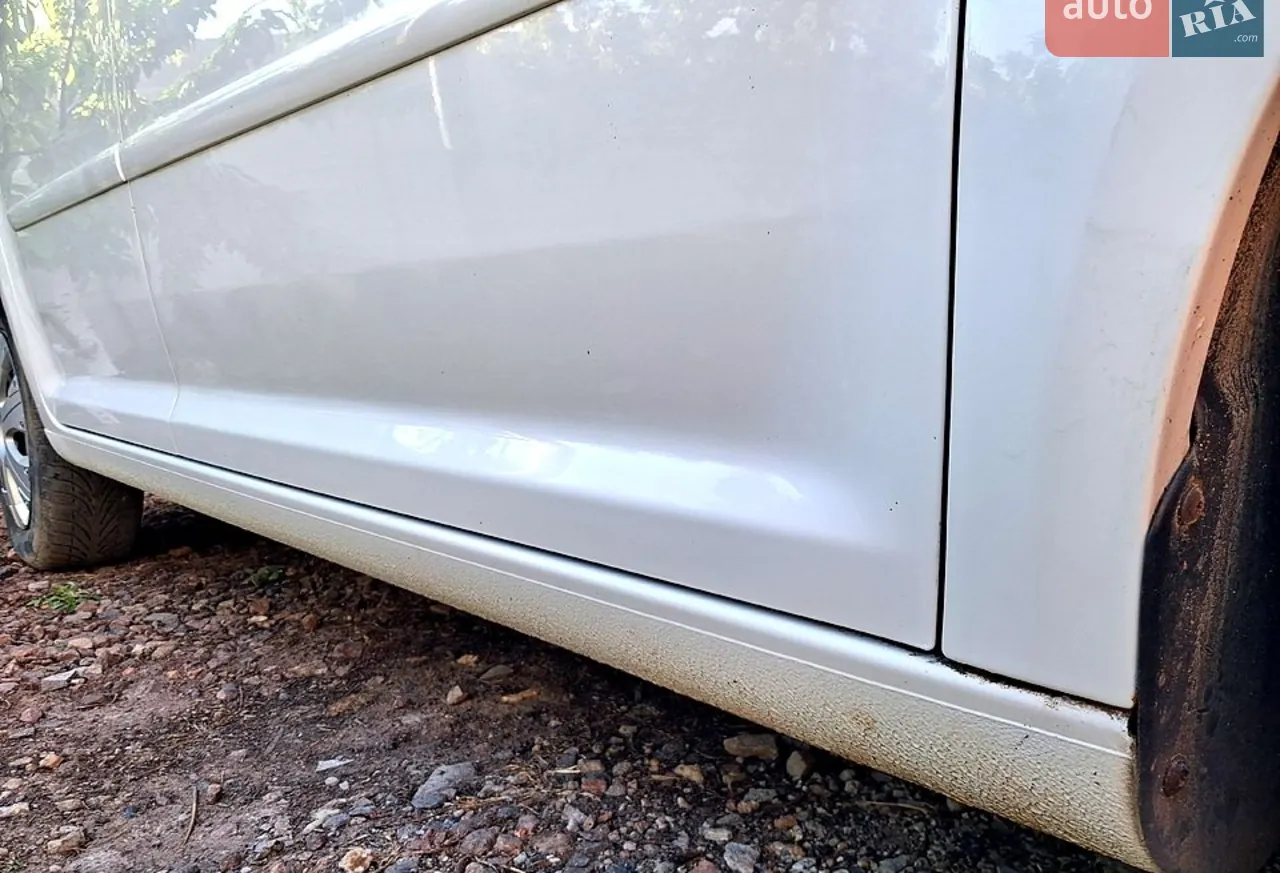 Volkswagen Touran 2008 photo 2