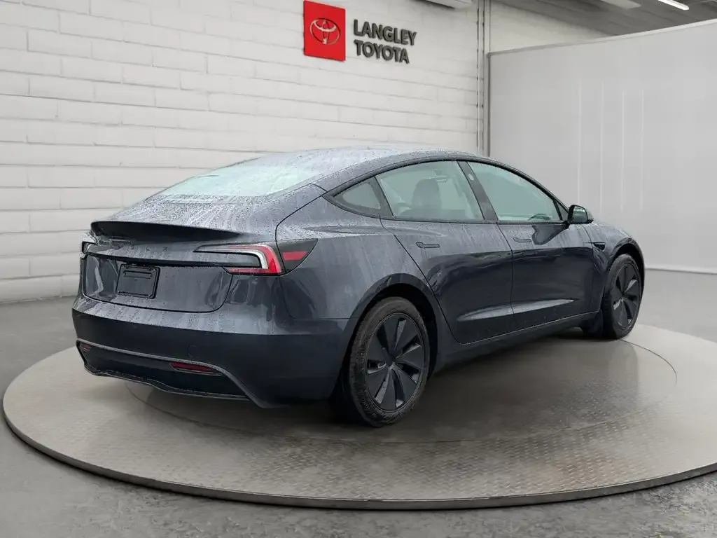 Tesla Model 3 2026 photo 5