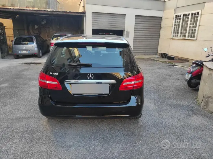 Mercedes-Benz B180 2014 photo 3
