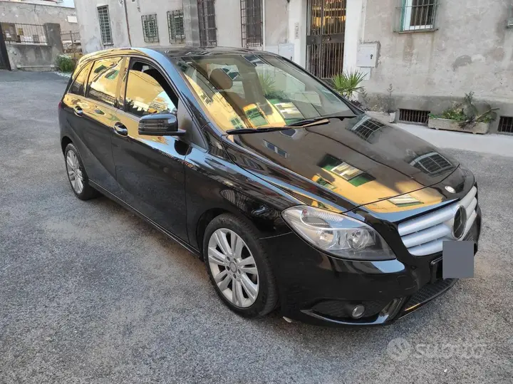 Mercedes-Benz B180 2014 photo 2