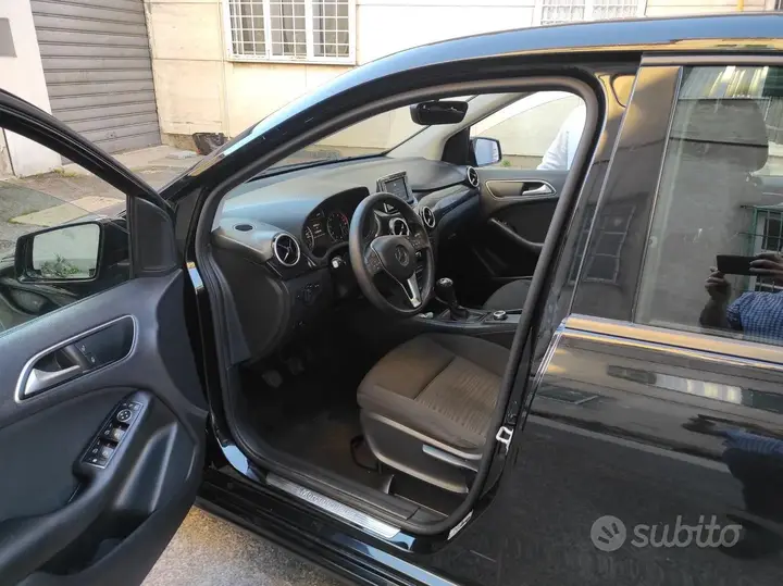 Mercedes-Benz B180 2014 photo 4