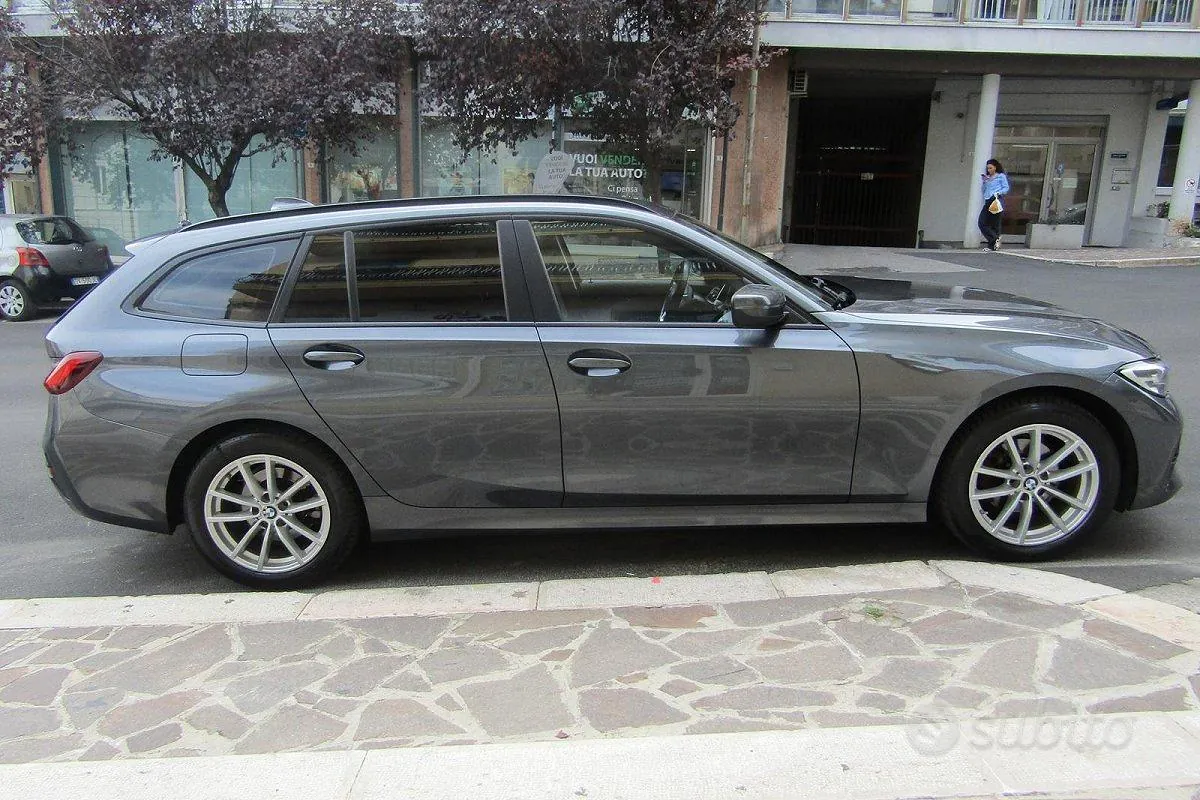 BMW 318D 2022 photo 4
