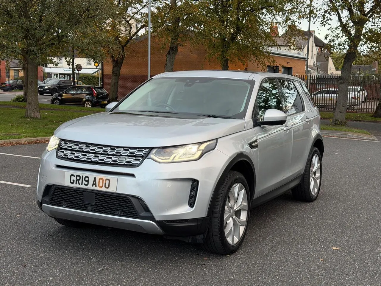 Land Rover Discovery Sport 2019 photo 2
