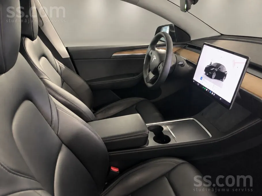 Tesla Model Y 2023 photo 3