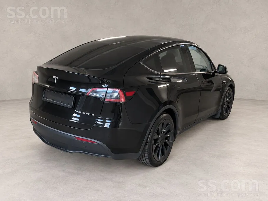 Tesla Model Y 2023 photo 2