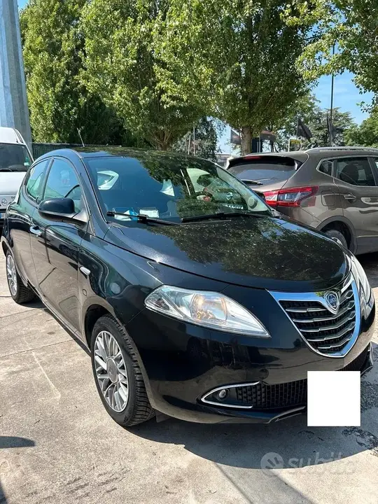 Lancia Ypsilon
