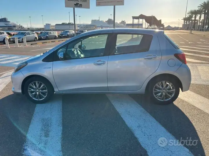 Toyota Yaris 2015 photo 4