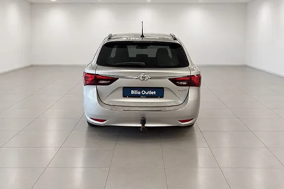 Toyota Avensis 2017 photo 4