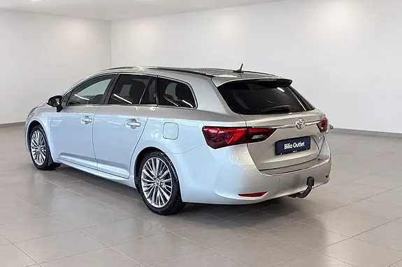 Toyota Avensis 2017 photo 2