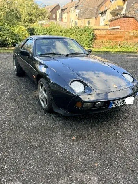 Porsche 928
