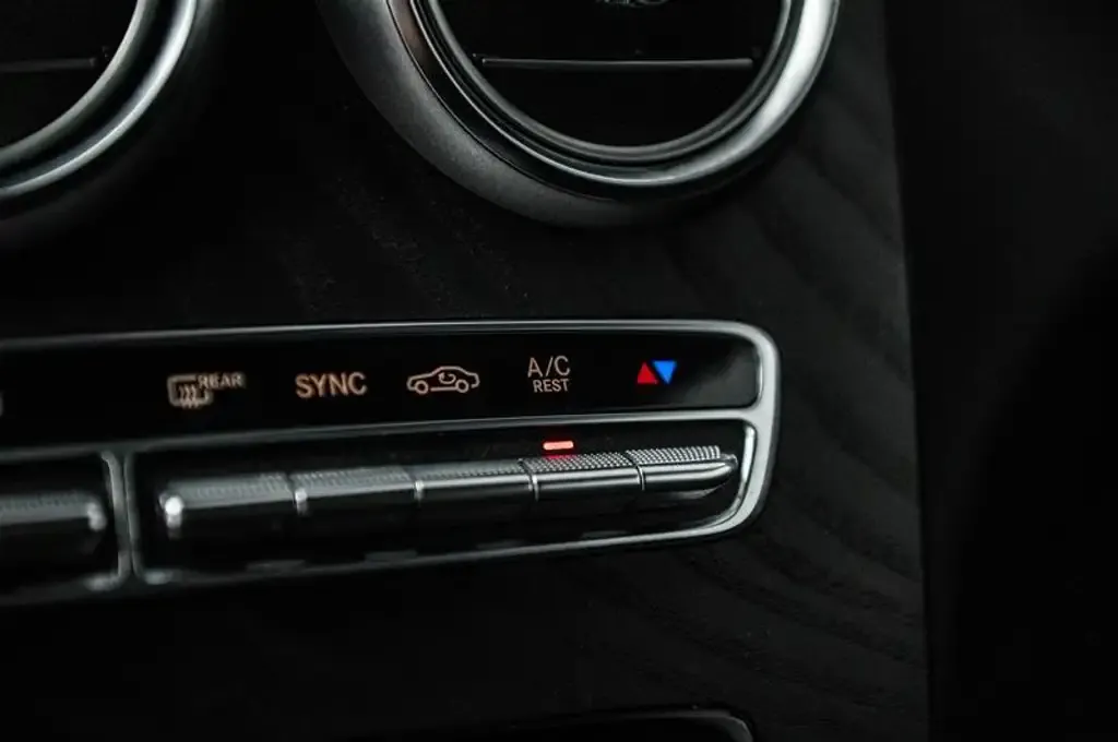 Mercedes-Benz Glc 2022 photo 2