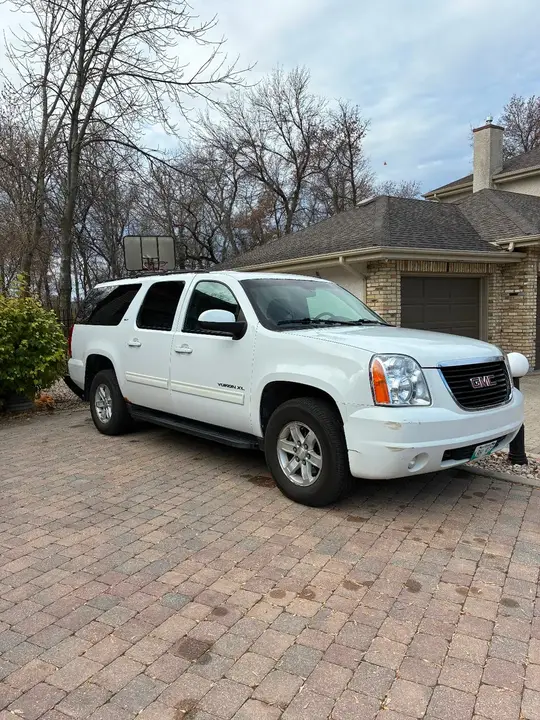 GMC Yukon Xl 2013 photo 2