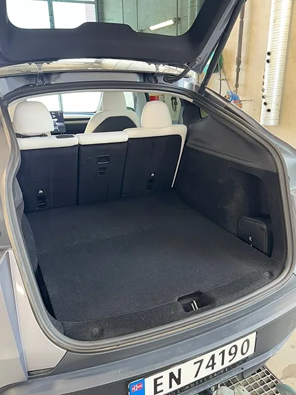 Tesla Model Y 2025 photo 5