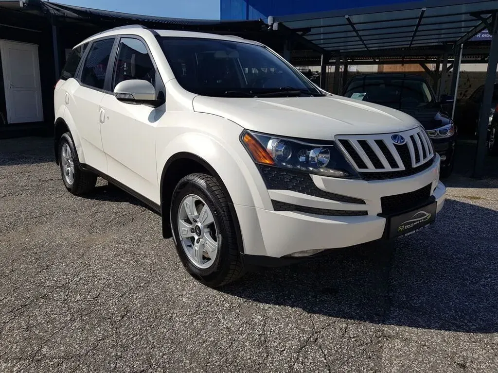 Mahindra Sonstige