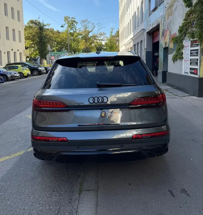 Audi Q7 2022 photo 3