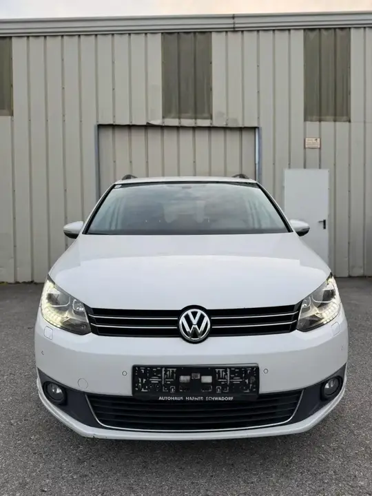 Volkswagen Touran 2013 photo 2