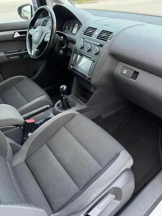 Volkswagen Touran 2013 photo 3