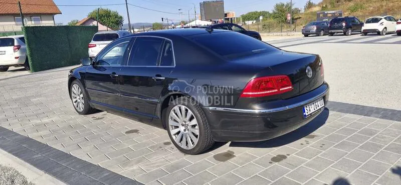 Volkswagen Phaeton 2012 photo 2