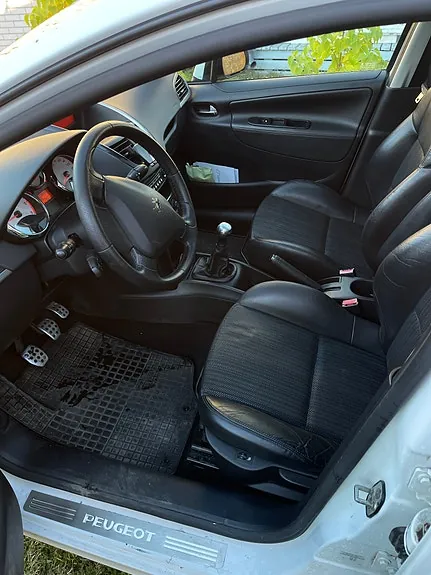Peugeot 207 2010 photo 5