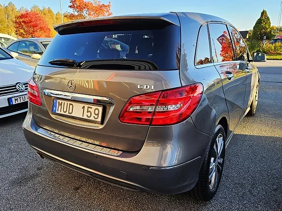 Mercedes-Benz B180 2012 photo 5