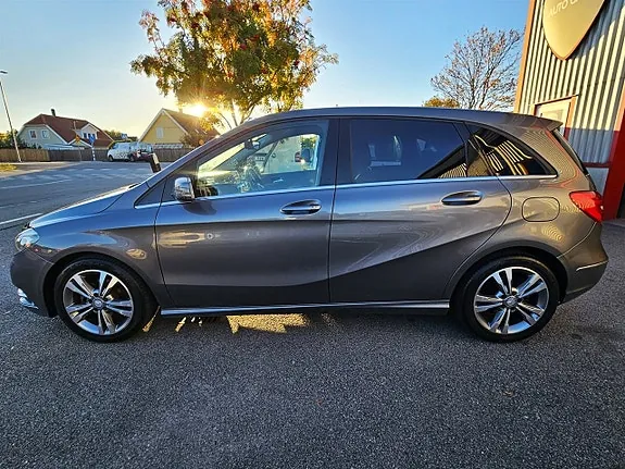 Mercedes-Benz B180 2012 photo 4