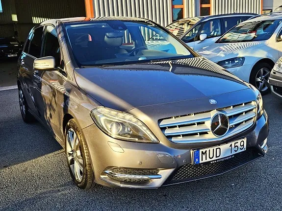 Mercedes-Benz B180 2012 photo 3