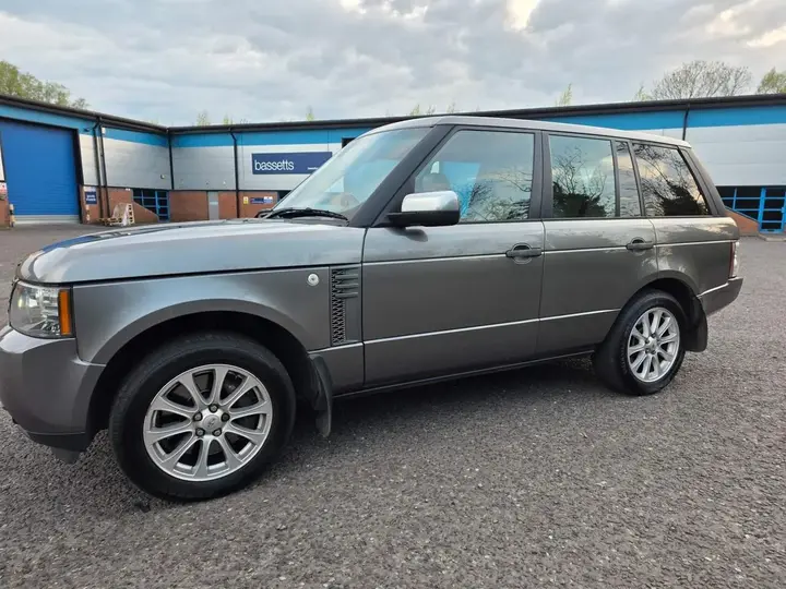 Land Rover Range Rover 2010 photo 2