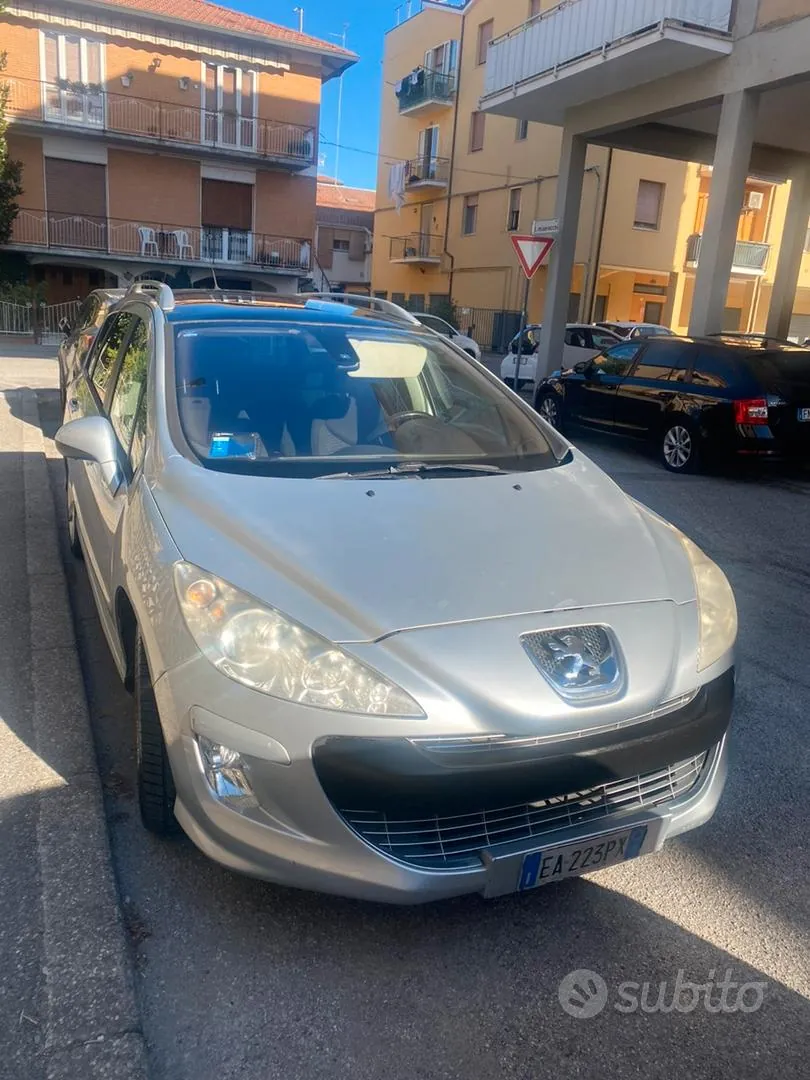 Peugeot 308 2010 photo 2
