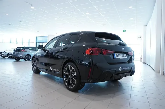 BMW 1 Series 2026 photo 4